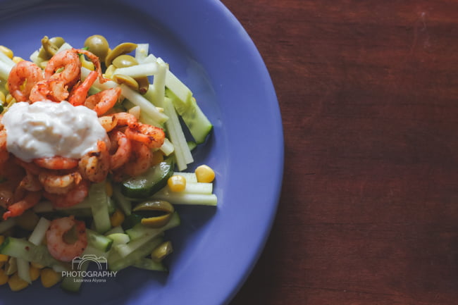 Простота, польза и свежесть во вкусе: салат с креветками