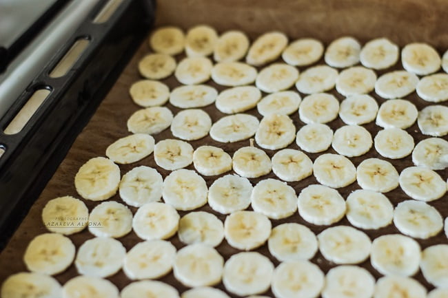 банановые чипсы